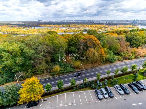 комерційна за адресою Михайла Грушевського вул., 9