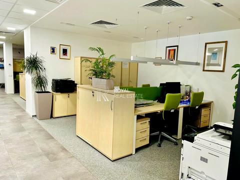 комерційна за адресою Спортивна пл., 3