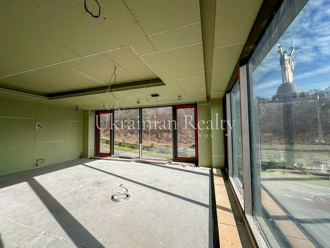 комерційна за адресою Редутна вул., 65/71