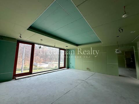 комерційна за адресою Редутна вул., 65/71