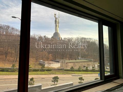 комерційна за адресою Редутна вул., 65/71