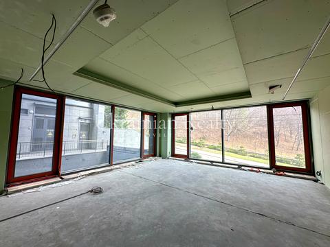 комерційна за адресою Редутна вул., 65/71