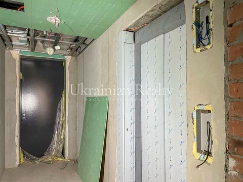 комерційна за адресою Редутна вул., 65/71