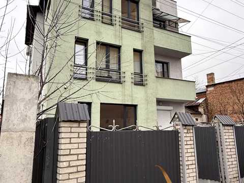 комерційна за адресою Чигиринська вул., 38