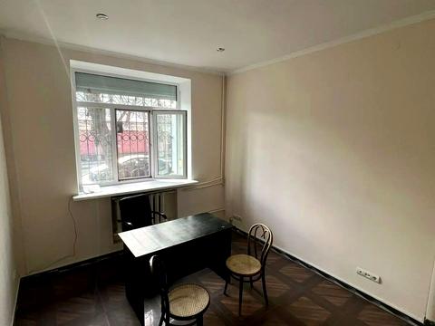 комерційна за адресою Лабораторна вул., 37/33