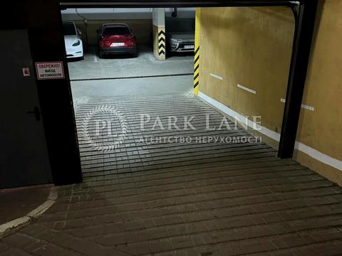 паркомісце за адресою Київ, Євгена Коновальця вул. (Щорса), 36-Е