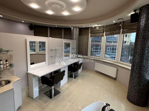 комерційна за адресою В'ячеслава Чорновола вул., 27