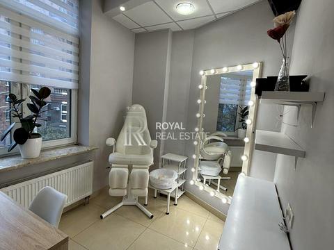 комерційна за адресою В'ячеслава Чорновола вул., 27