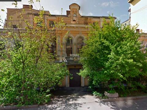 комерційна за адресою Круглоуніверситетська вул., 1