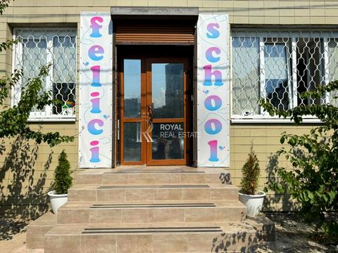 коммерческая по адресу Митрополита Андрея Шептицкого, 1