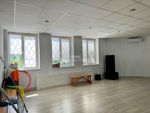 коммерческая по адресу Митрополита Андрея Шептицкого, 1