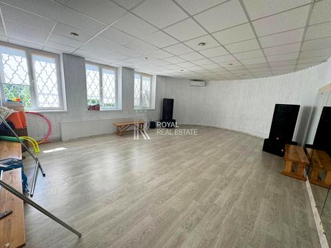 коммерческая по адресу Митрополита Андрея Шептицкого, 1