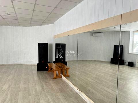 коммерческая по адресу Митрополита Андрея Шептицкого, 1