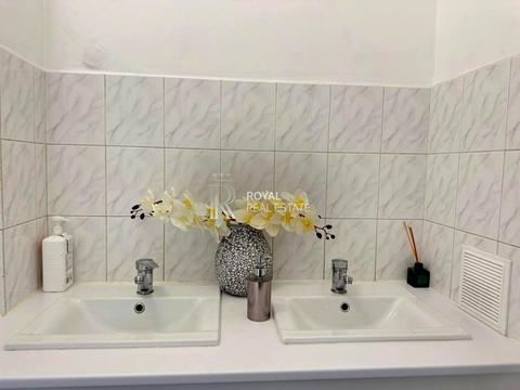 коммерческая по адресу Митрополита Андрея Шептицкого, 1