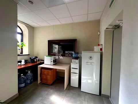 коммерческая по адресу Нестерівський пров., 8