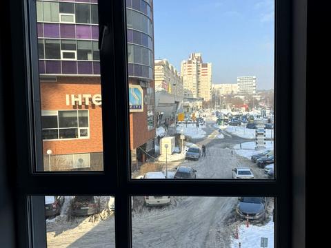 комерційна за адресою В'ячеслава Чорновола просп. (), 69а