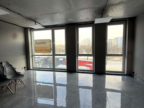 комерційна за адресою В'ячеслава Чорновола просп. (), 69а