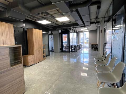 комерційна за адресою В'ячеслава Чорновола просп. (), 69а