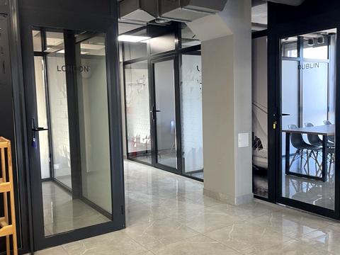 комерційна за адресою В'ячеслава Чорновола просп. (), 69а