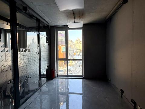 комерційна за адресою В'ячеслава Чорновола просп. (), 69а