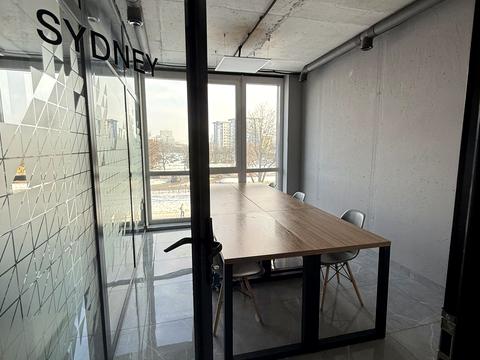 комерційна за адресою В'ячеслава Чорновола просп. (), 69а