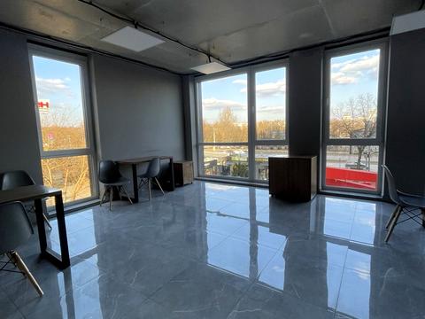 комерційна за адресою В'ячеслава Чорновола просп. (), 69а