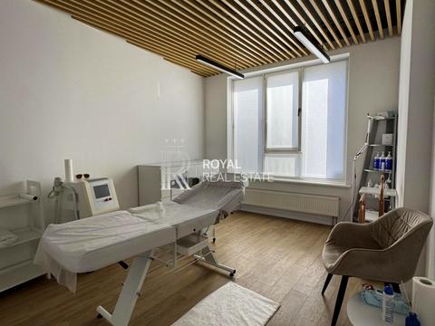 комерційна за адресою Василя Тютюнника вул. (Анрі Барбюса), 28-А