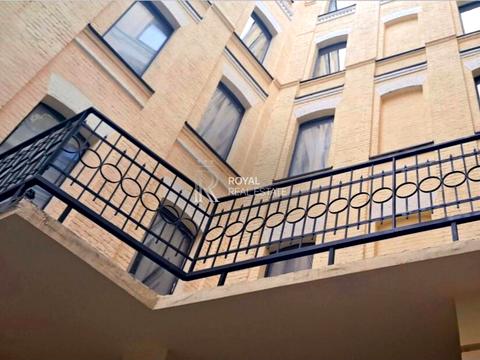 комерційна за адресою Прорізна вул., 9