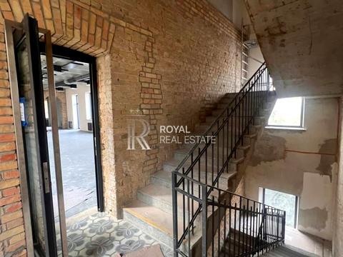 комерційна за адресою Прорізна вул., 11