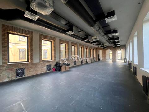 комерційна за адресою Прорізна вул., 11