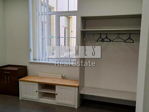 комерційна за адресою Оленівська вул., 23