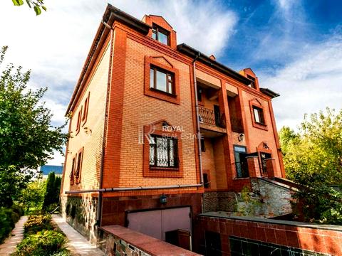 будинок за адресою Грушевского