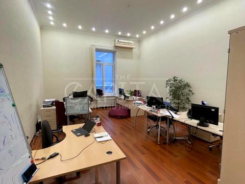 комерційна за адресою Добровольчих Батальйонів вул. (Панфіловців), 1