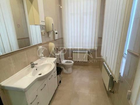 комерційна за адресою Добровольчих Батальйонів вул. (Панфіловців), 1