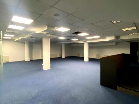 комерційна за адресою Жилянська вул., 104/24