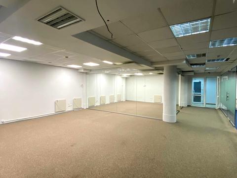 комерційна за адресою Жилянська вул., 104/24