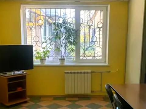 комерційна за адресою Миру вул., 27