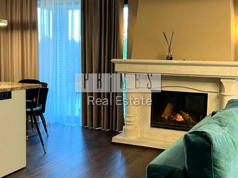 будинок за адресою Квітнева вул.