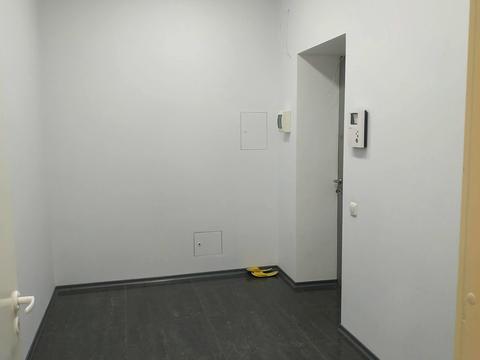 комерційна за адресою Володимира Івасюка просп. (Героїв Сталінграду), 4