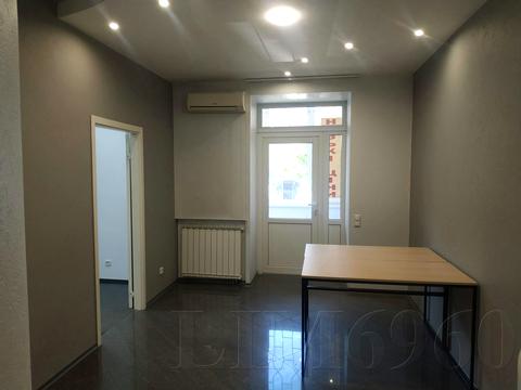 комерційна за адресою Володимира Івасюка просп. (Героїв Сталінграду), 4