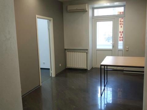 комерційна за адресою Володимира Івасюка просп. (Героїв Сталінграду), 4