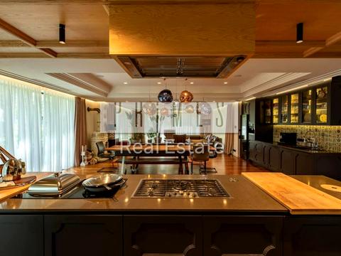 будинок за адресою Набережна вул.