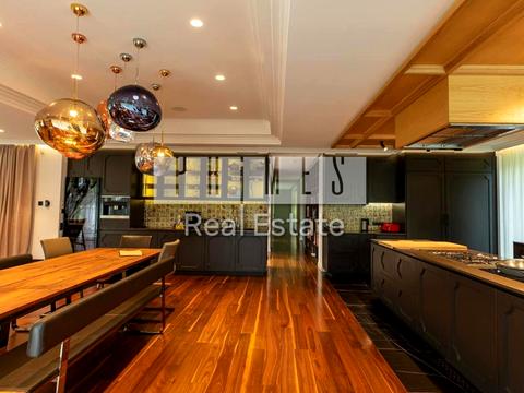 будинок за адресою Набережна вул.