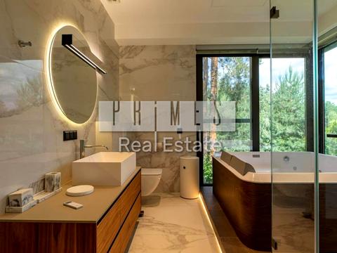 будинок за адресою Набережна вул.