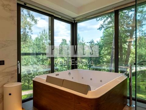 будинок за адресою Набережна вул.