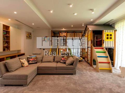 будинок за адресою Набережна вул.