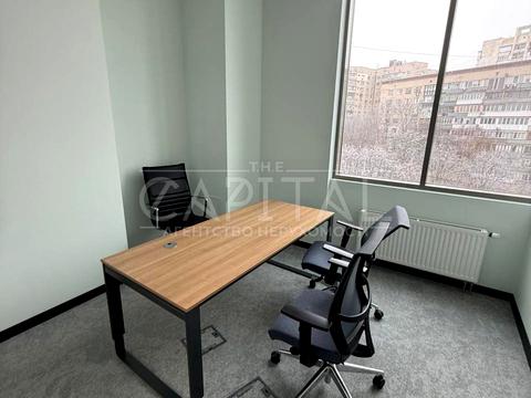 комерційна за адресою Князів Острозьких вул. (Московська), 32/2