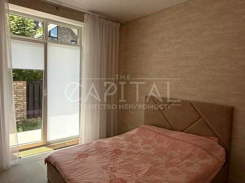 будинок за адресою Євгена Коновальця вул., 49