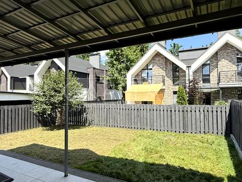 будинок за адресою Євгена Коновальця вул., 49