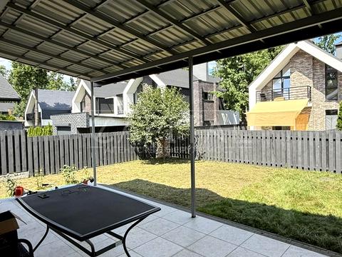 будинок за адресою Євгена Коновальця вул., 49